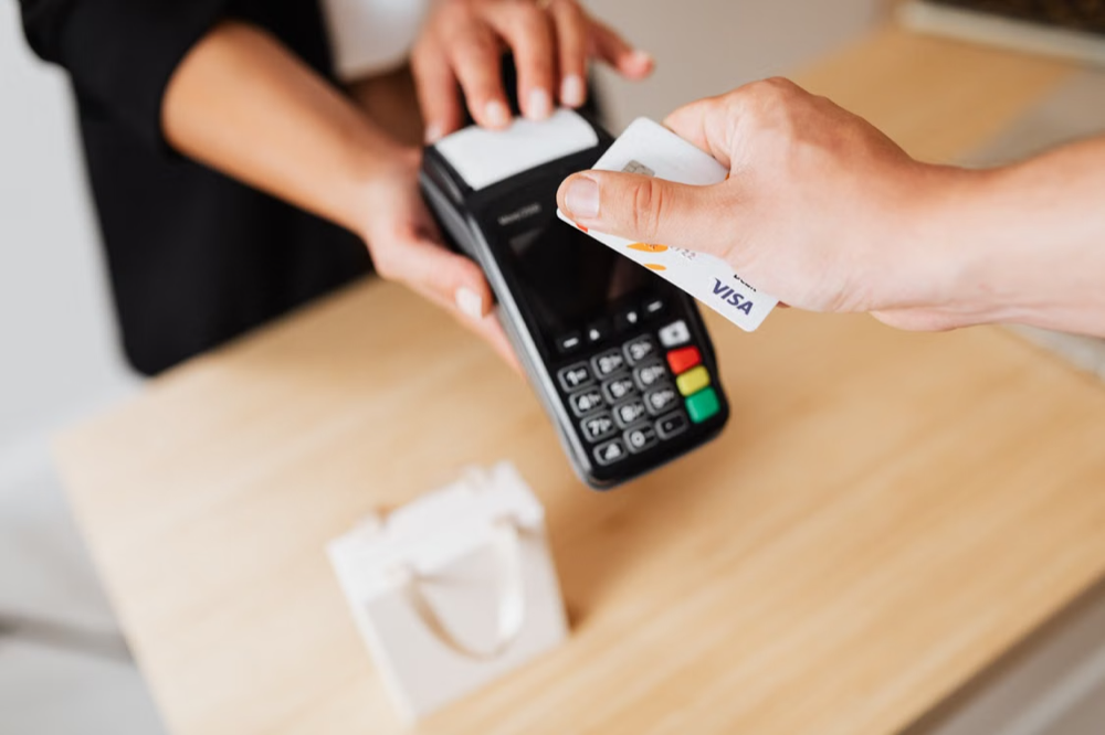 A person paying cashless using a credit card