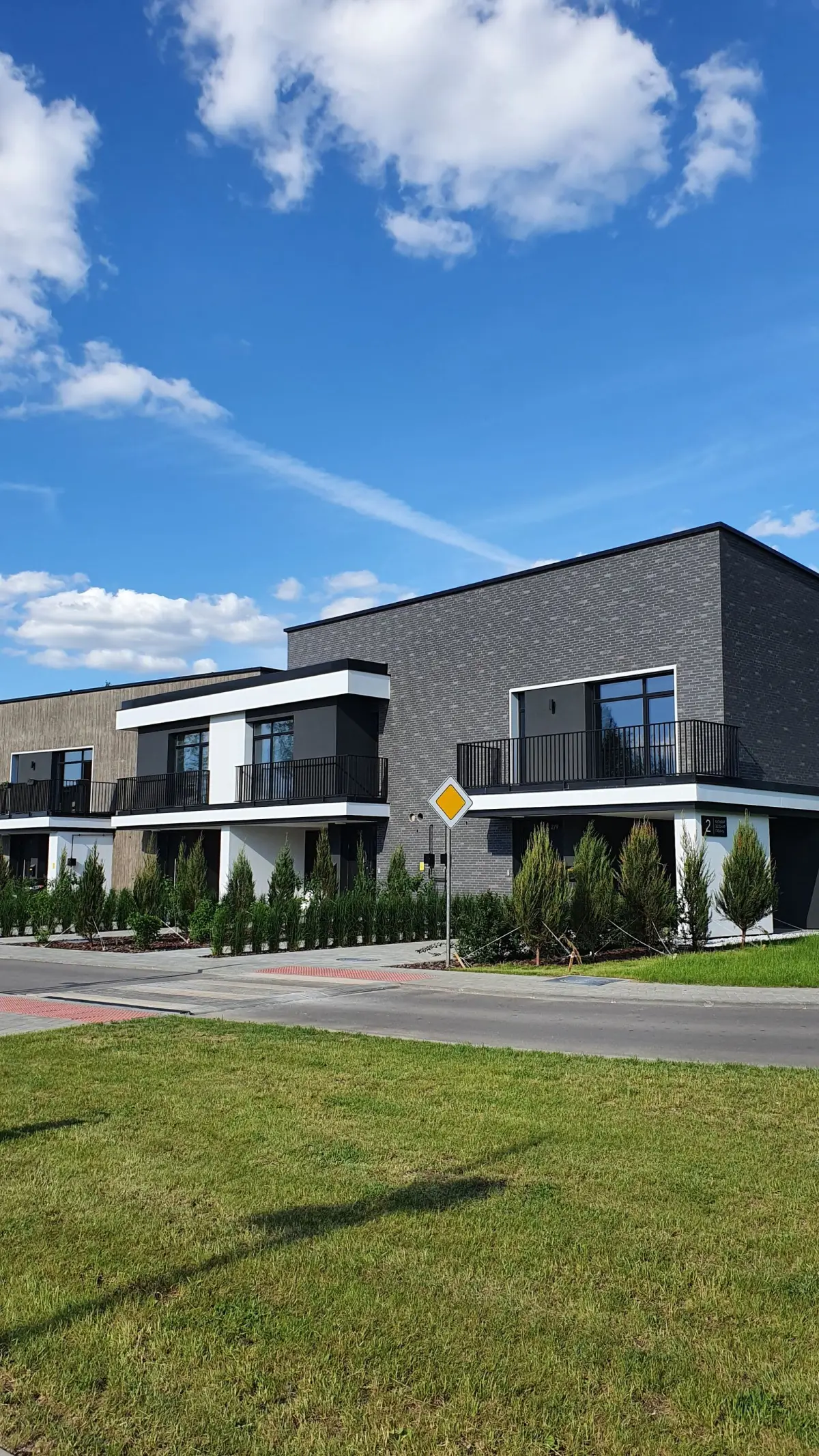 Gray and white concrete house under blue sky.
